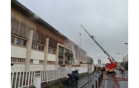 Incendie tribunes Delaune...